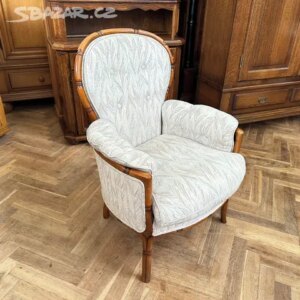 Křeslo dub masiv, světlé čalounění
