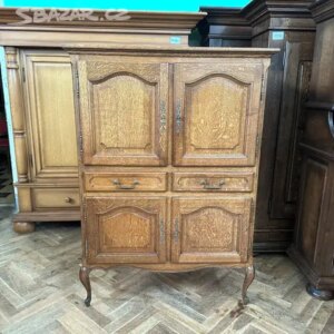 Komoda chippendale, 4 dv. 2 š., dubová, masivní