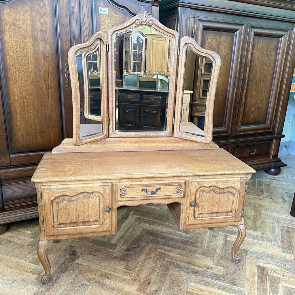 Toaletka chippendale dubová, řezby, zrcadla, šuplíky, kování