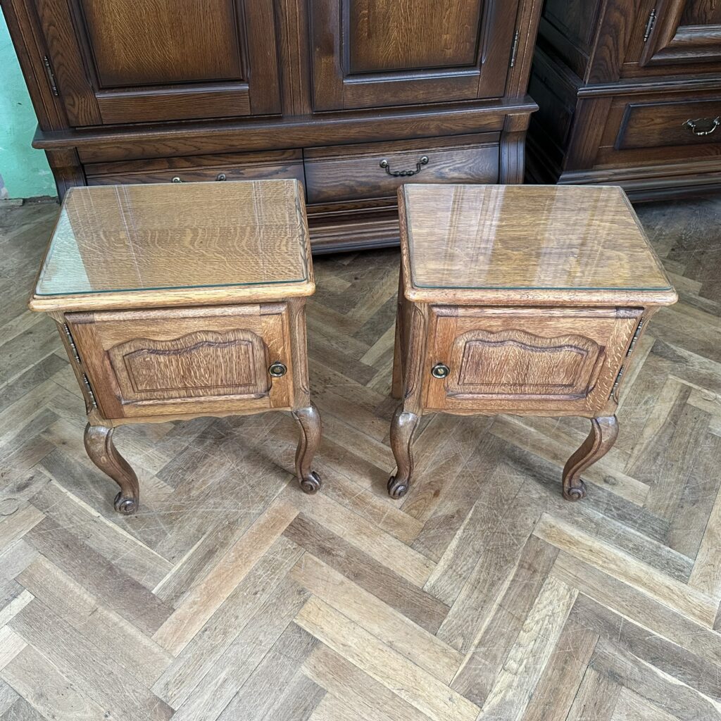 2 noční stolky chippendale dubové, zámecké, sklo, cena za 1 ks!!!