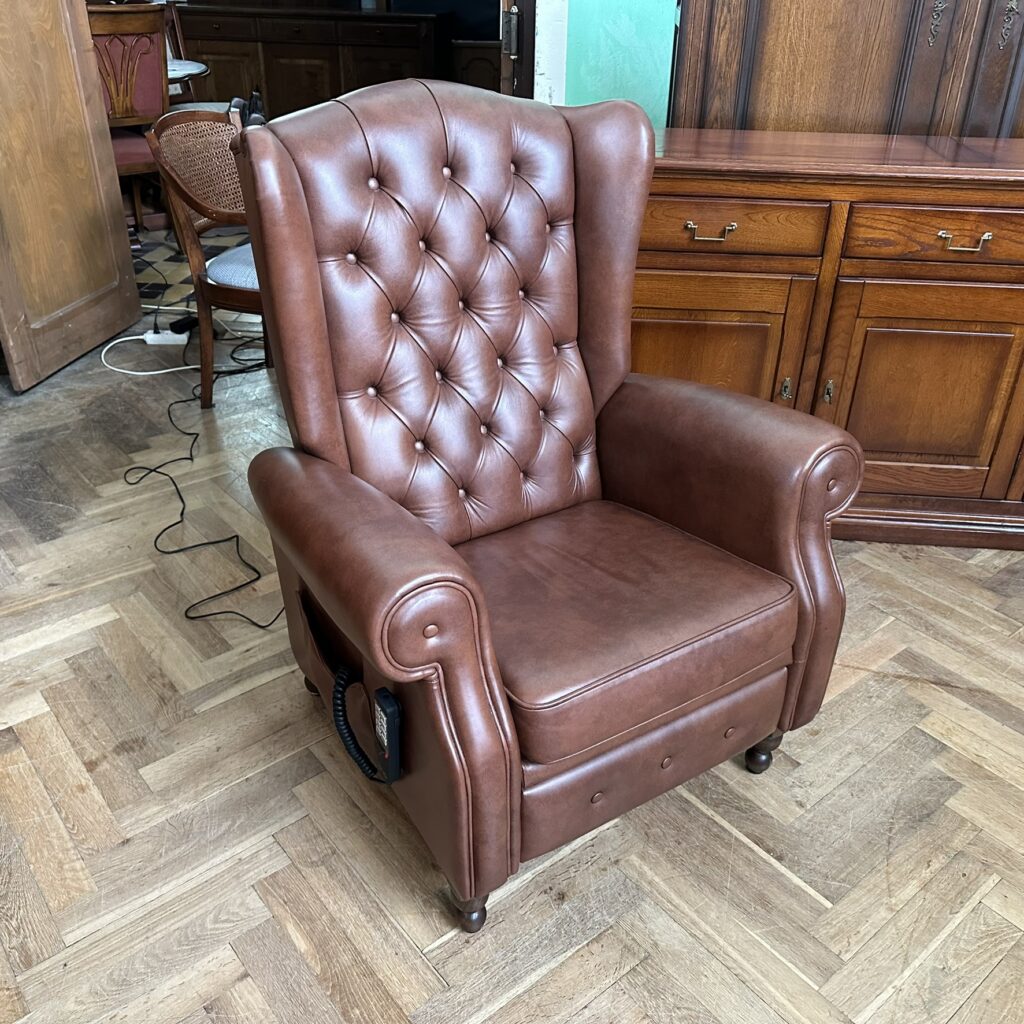 Elektric. poloh. křeslo pravá kůže chesterfield